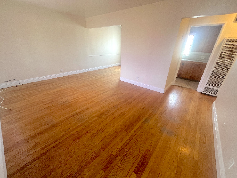 515 W G St - Photo 5 of 32