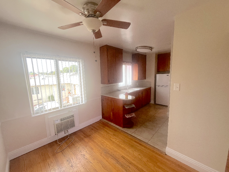 515 W G St - Photo 7 of 32