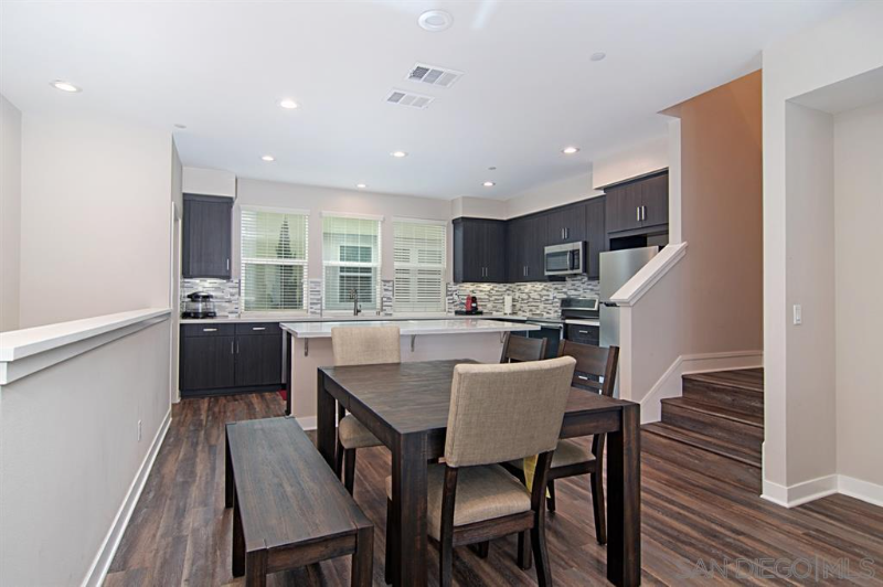 709 Anchor Ct - Photo 3 of 19