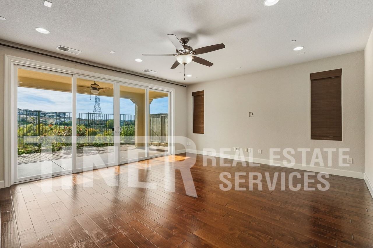 7542 Pesaro Drive - Photo 4 of 34