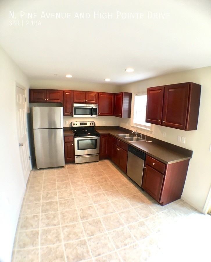 & HIGH POINTE DRIVE #207 - Photo 2 of 38