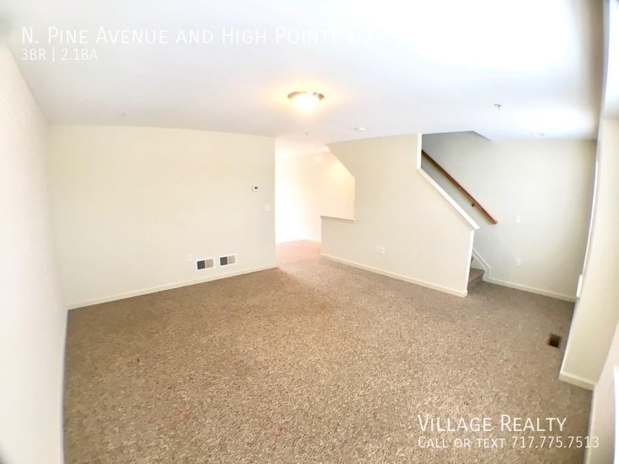 & HIGH POINTE DRIVE #207 - Photo 3 of 38