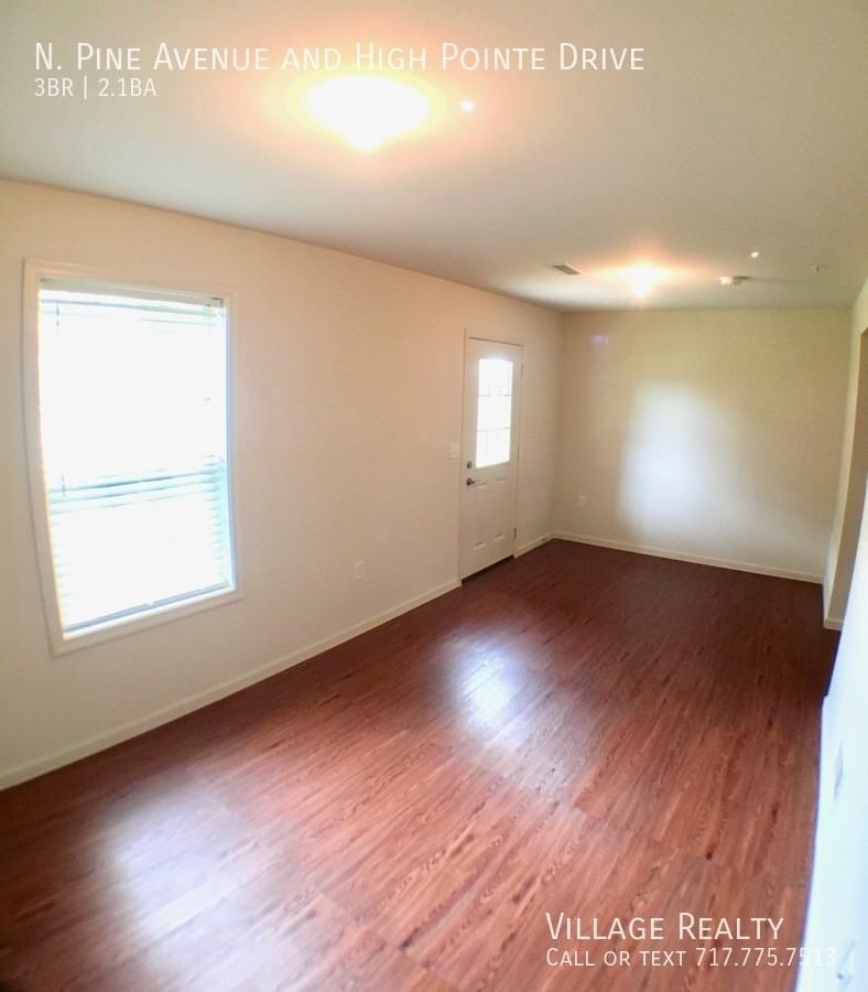 & HIGH POINTE DRIVE #207 - Photo 4 of 38