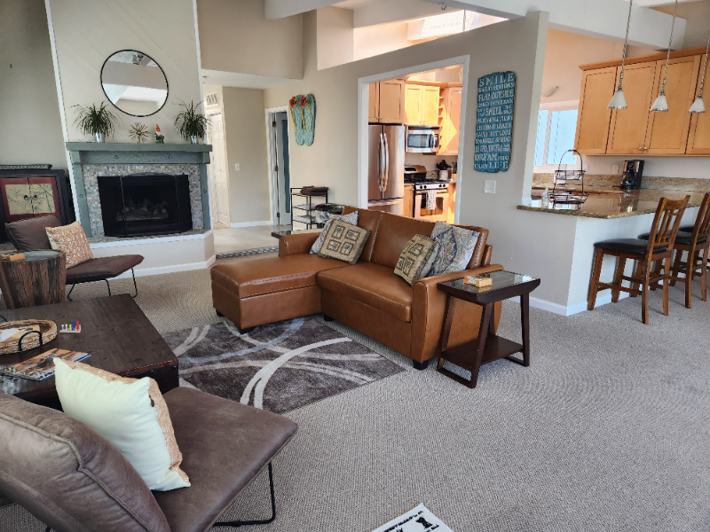 718 Coronado Ct - Photo 4 of 15