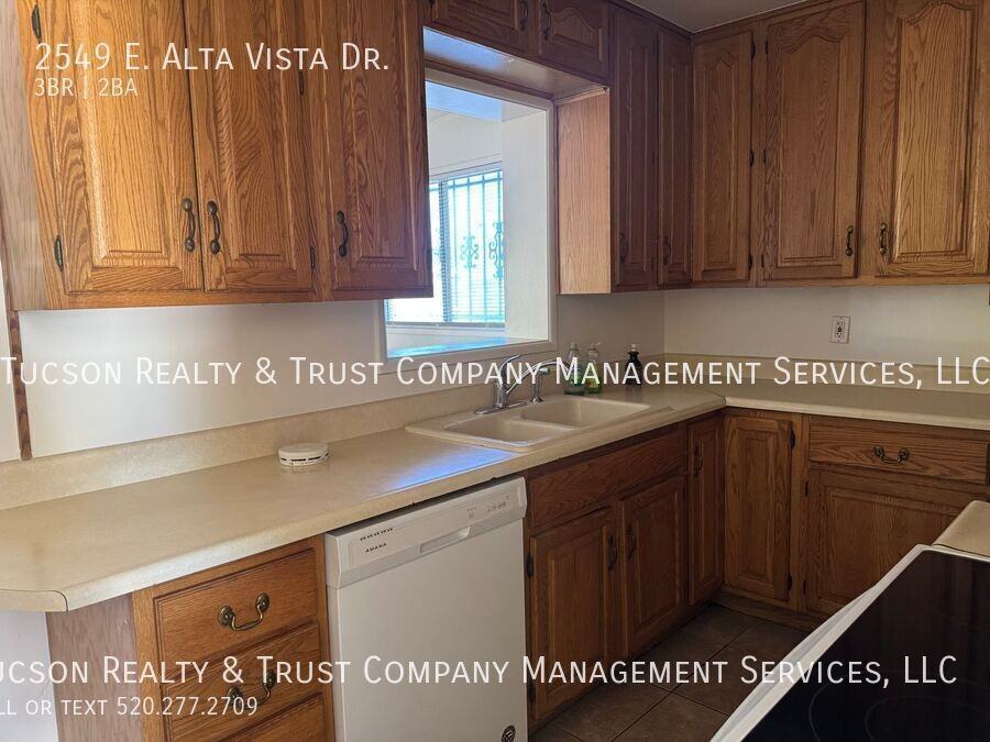 2549 E Alta Vista St - Photo 5 of 16