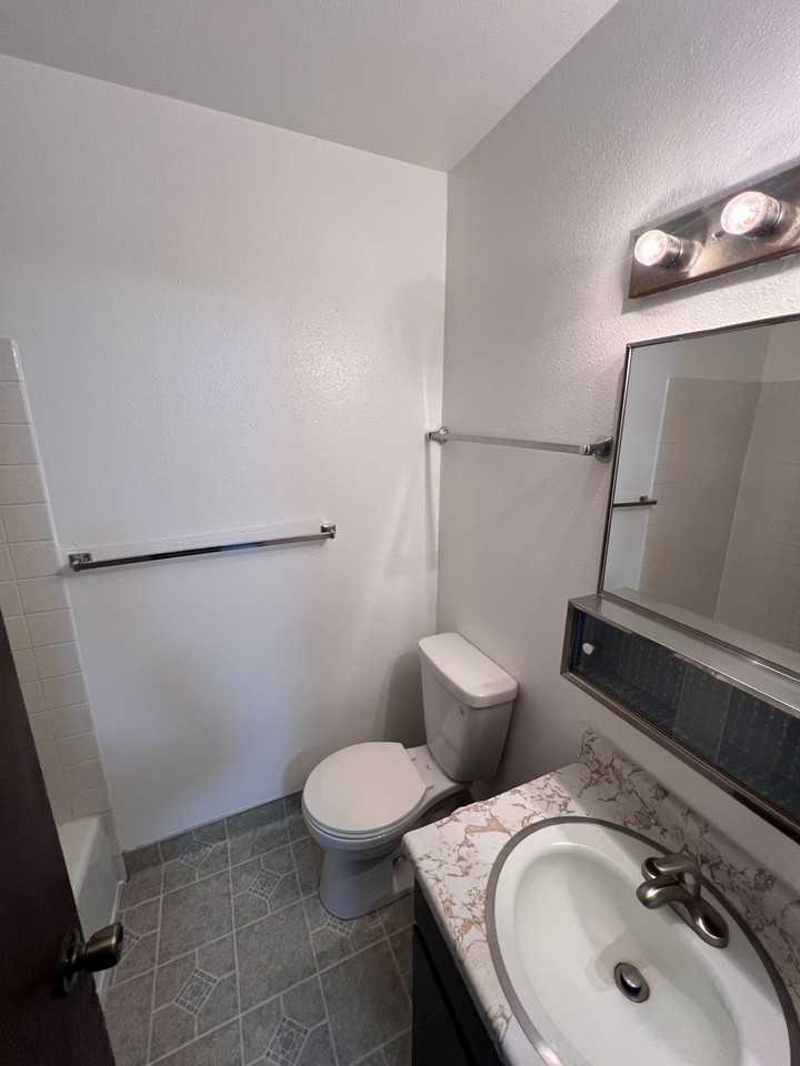 1162 East 400 South #8B - Photo 7 of 7