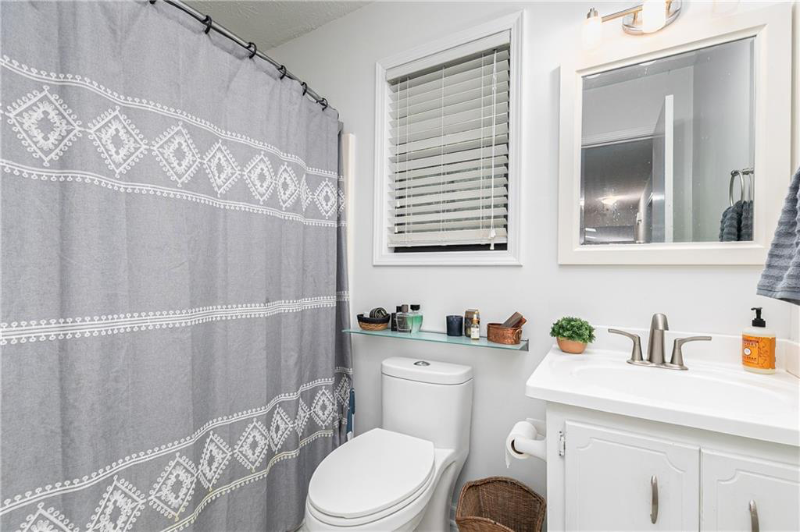 4065 Maxanne Dr Nw - Photo 7 of 11