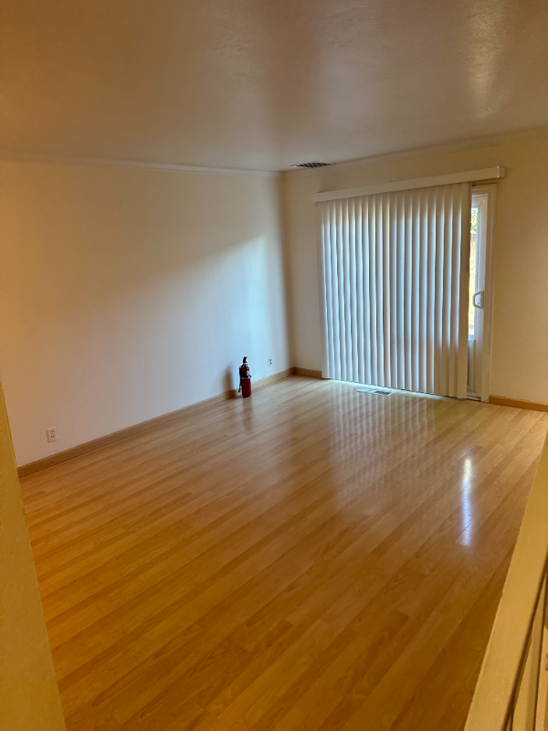 447 Oak Ave - Photo 2 of 20