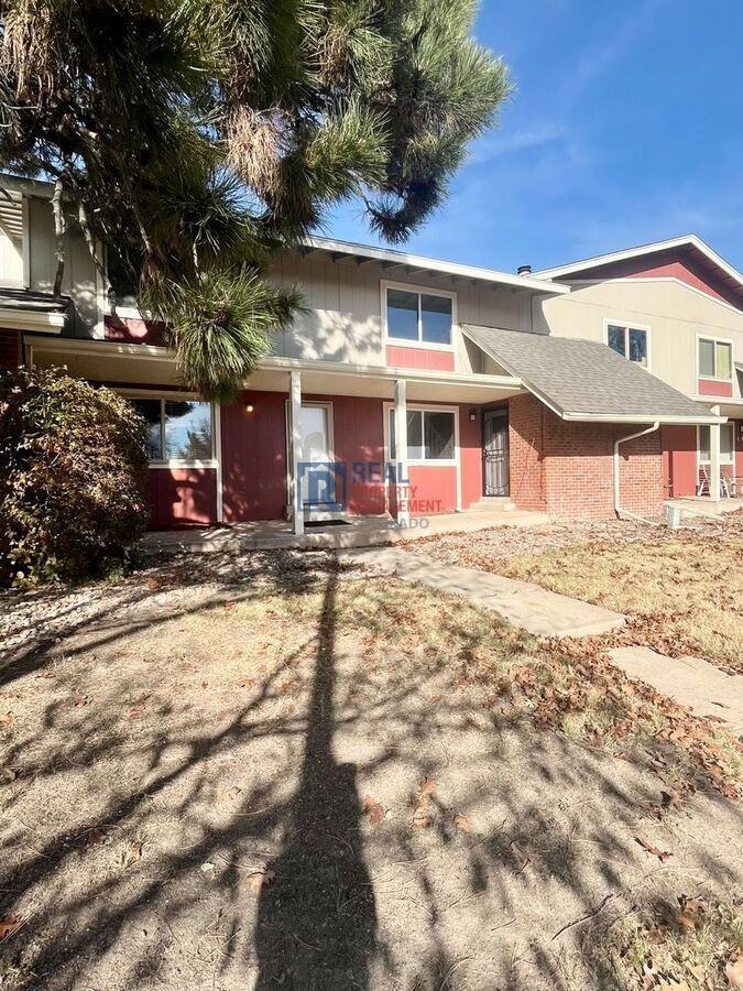 392 W Rockrimmon Blvd #B - Photo 2 of 39