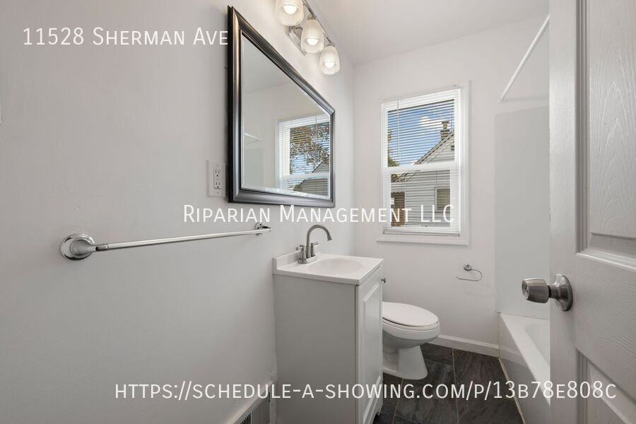 11528 Sherman Ave - Photo 5 of 11