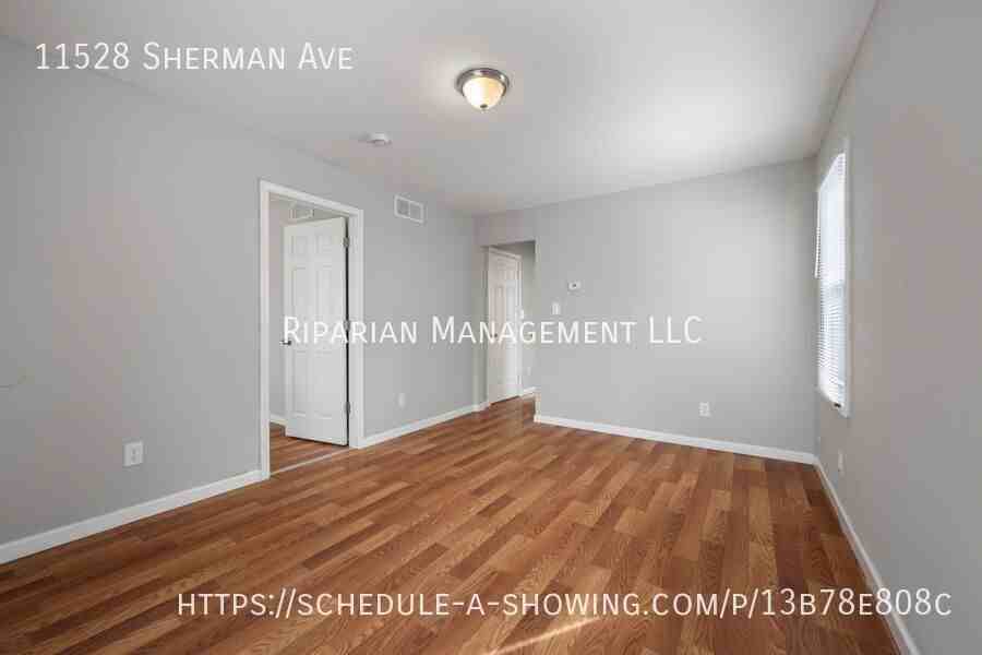 11528 Sherman Ave - Photo 6 of 11