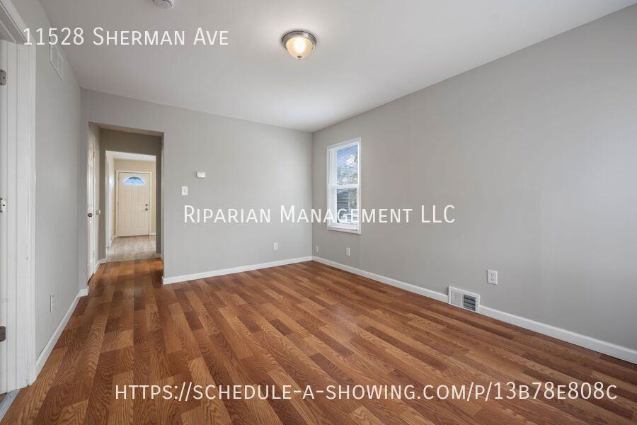 11528 Sherman Ave - Photo 7 of 11