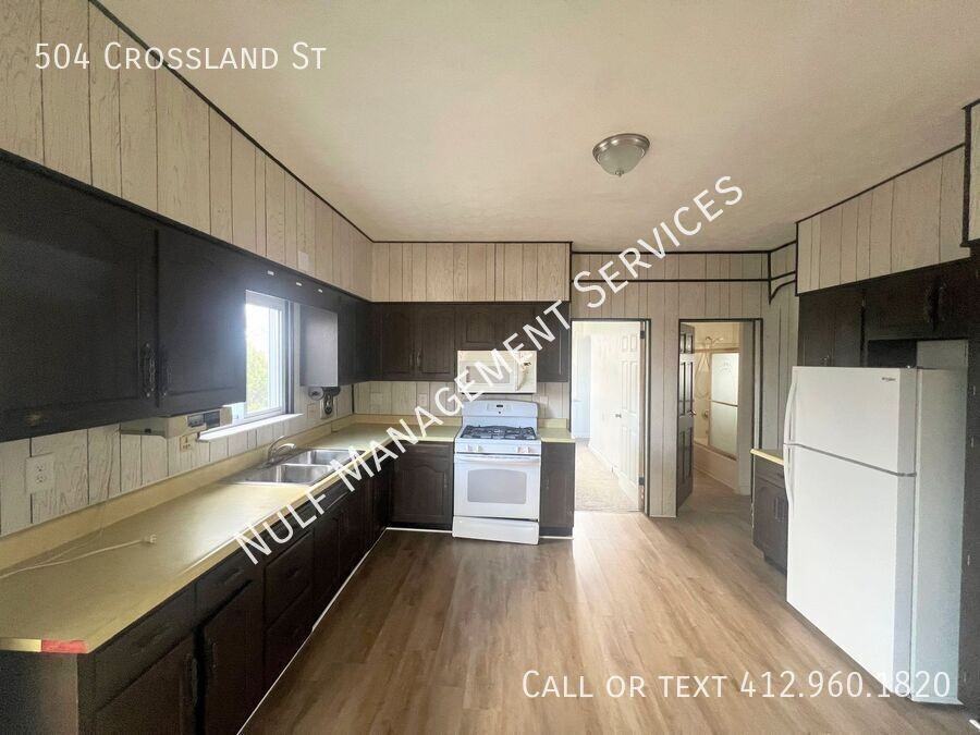 504 Crossland Street - Photo 3 of 7