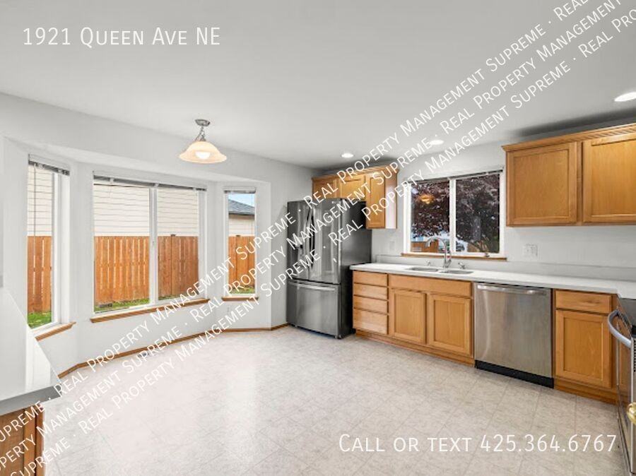 1921 Queen Avenue Northeast - Photo 6 of 19
