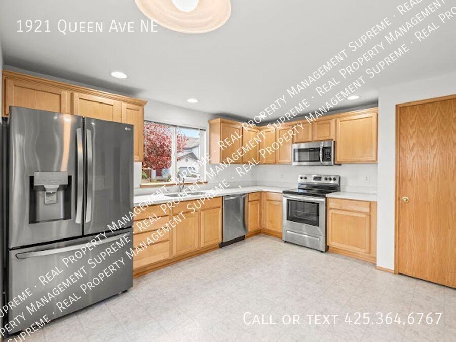 1921 Queen Avenue Northeast - Photo 7 of 19