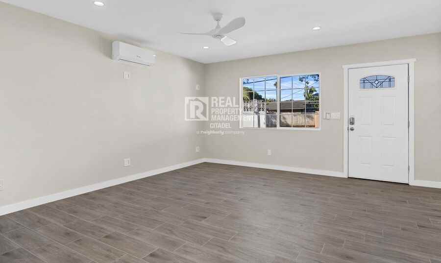 940 E Anahurst Pl - Photo 3 of 20