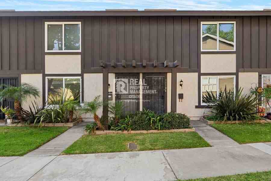 11104 Grant Way - Photo 2 of 23