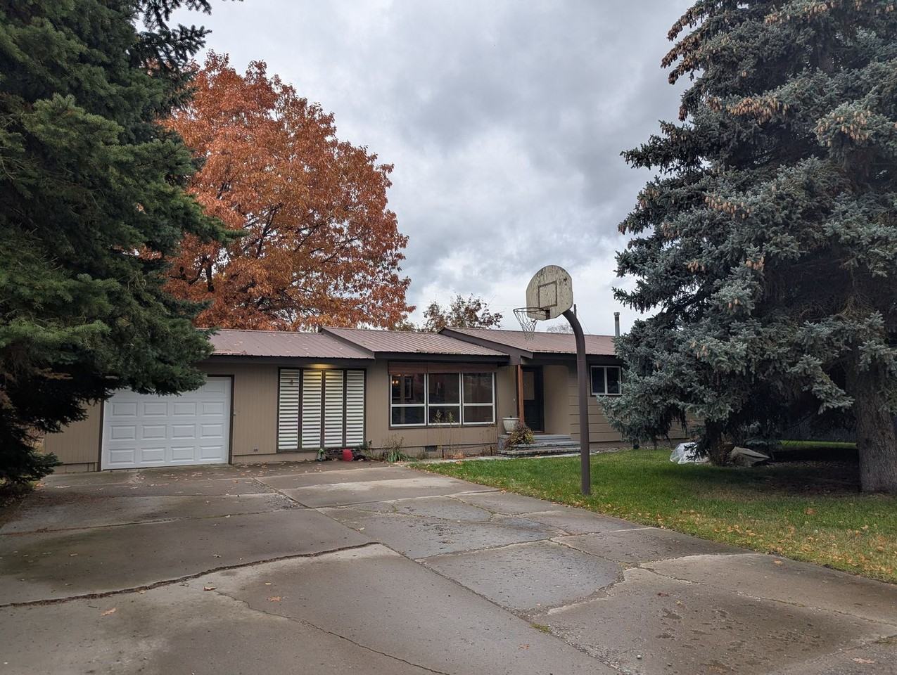 1460 Marjorie St - Photo 2 of 21