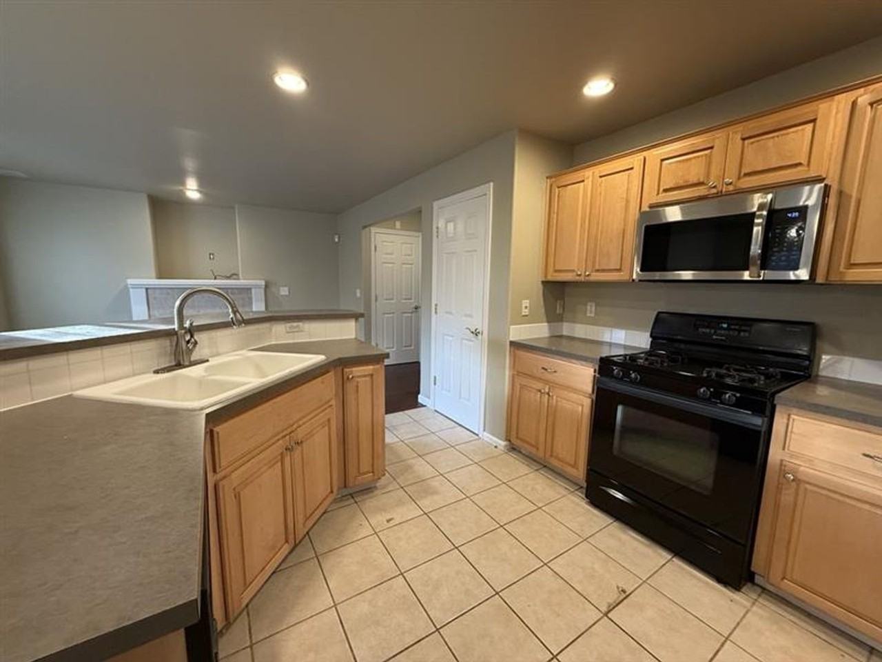 14790 Nw Yellowstone Ct - Photo 4 of 17