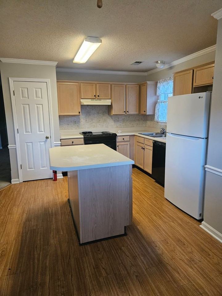 7398 Drew Valley Drive - Photo 3 of 20