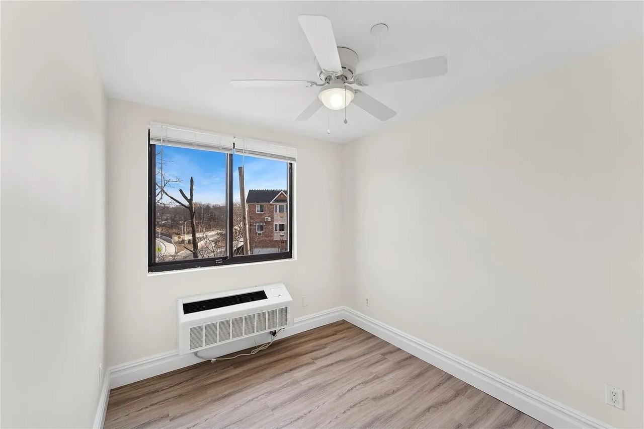 13546 Grand Central Pkwy #3A - Photo 4 of 17