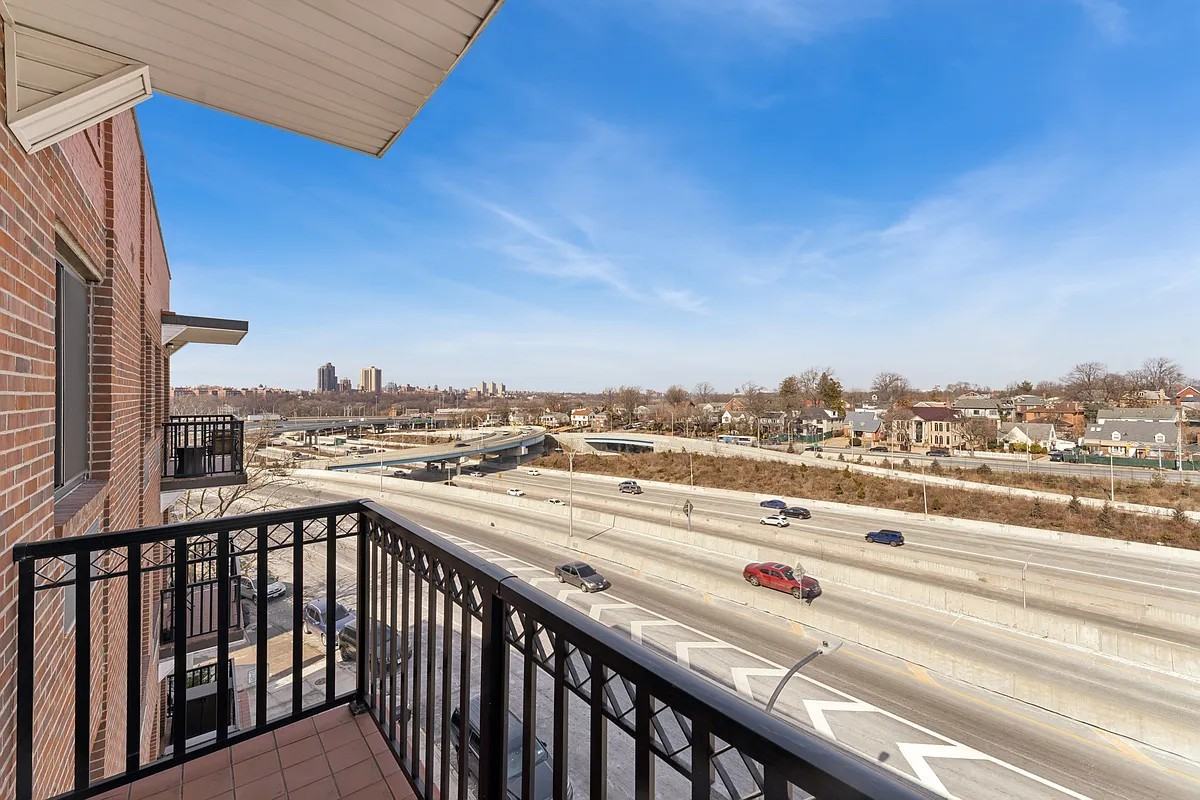 13546 Grand Central Pkwy #3A - Photo 5 of 17