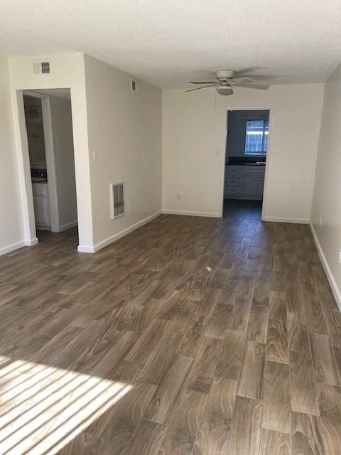 4201 California Ave - Photo 2 of 12