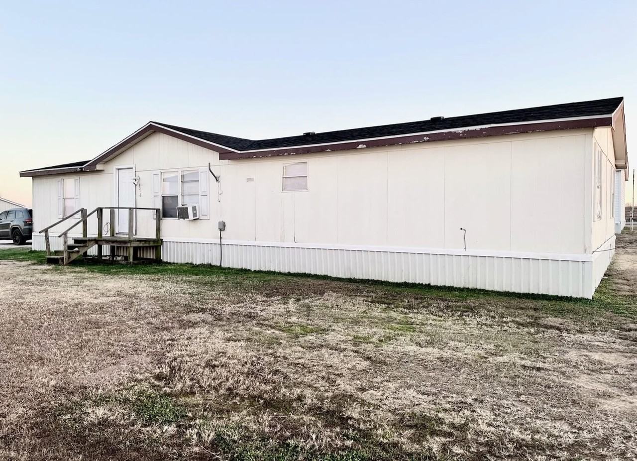 1076 Breezewood Rd #NA - Photo 2 of 12