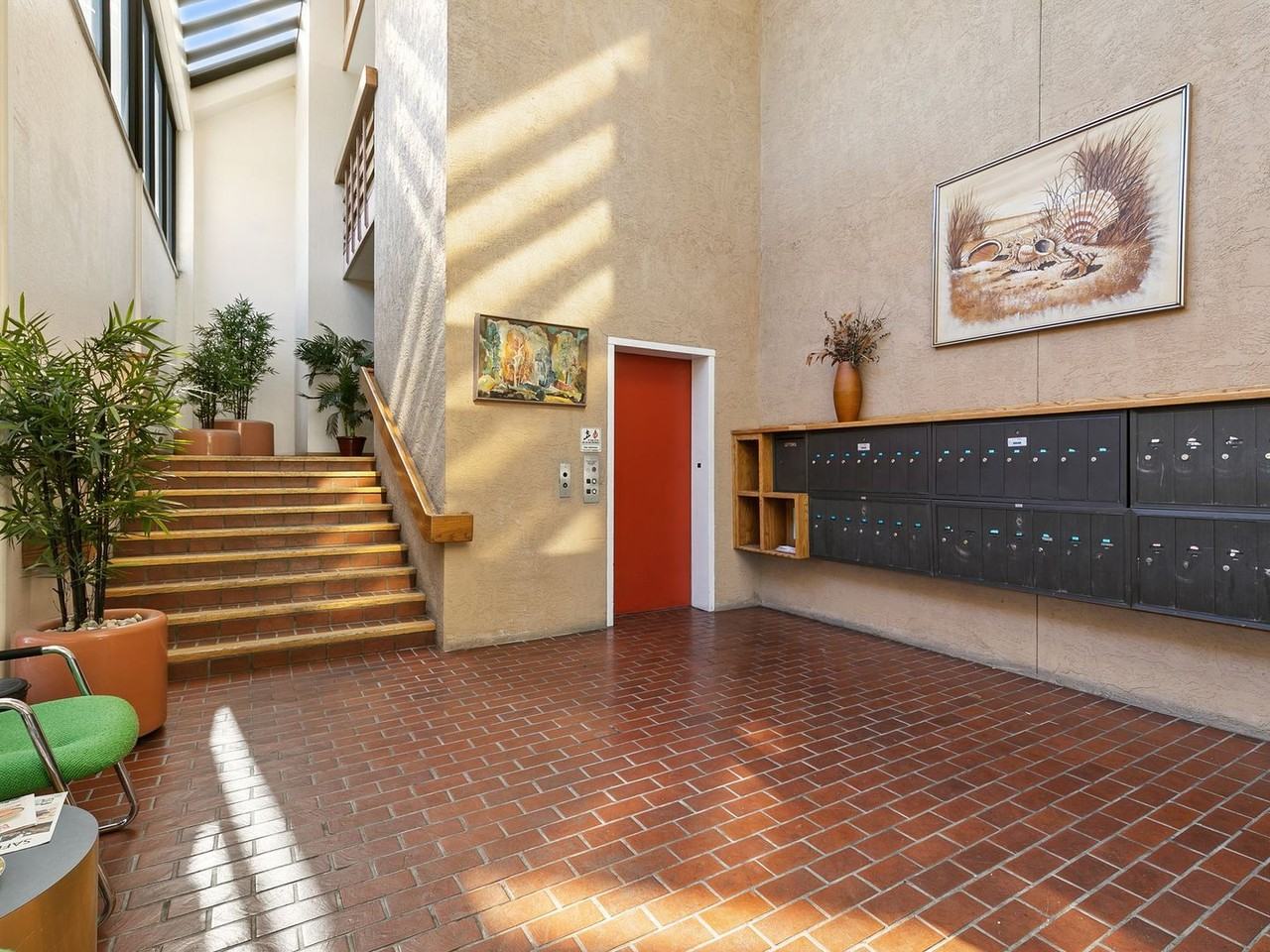 3095 Lakeside Drive #305 - Photo 5 of 32