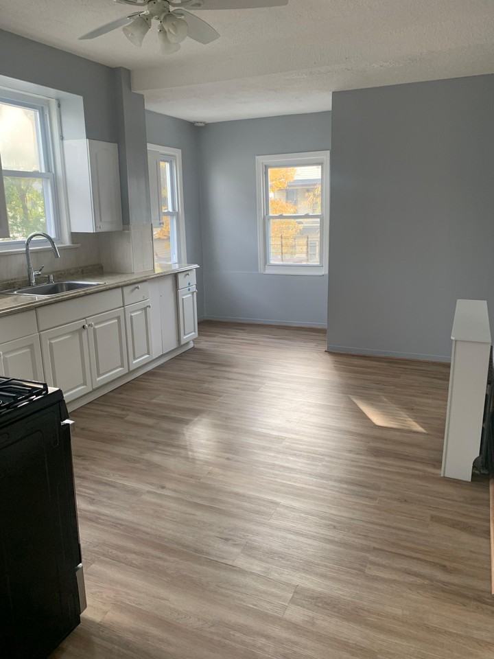 Pacific St N #2 - Photo 3 of 11