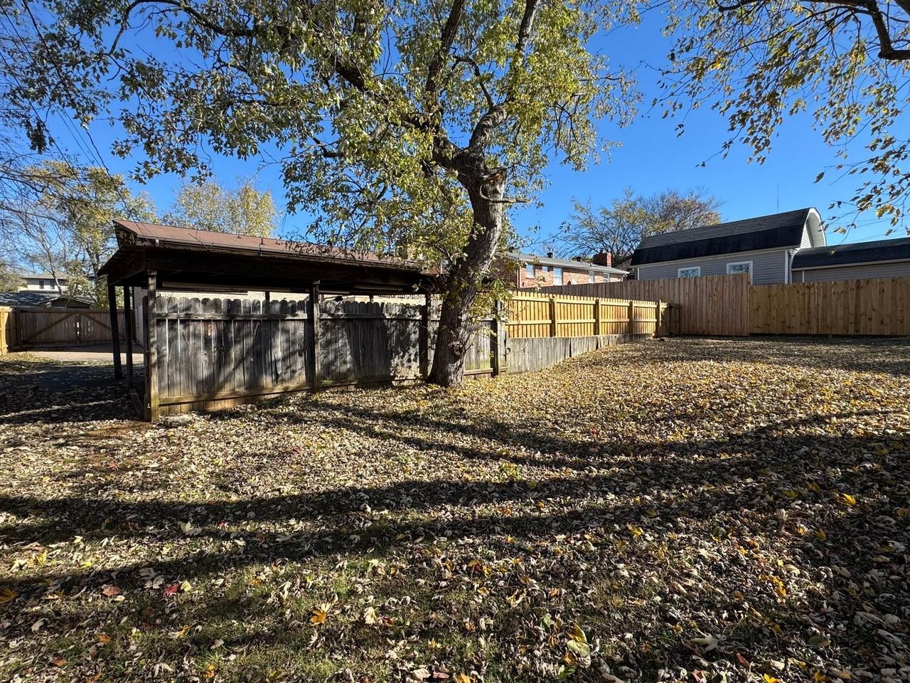 521 Landau Dr - Photo 2 of 23