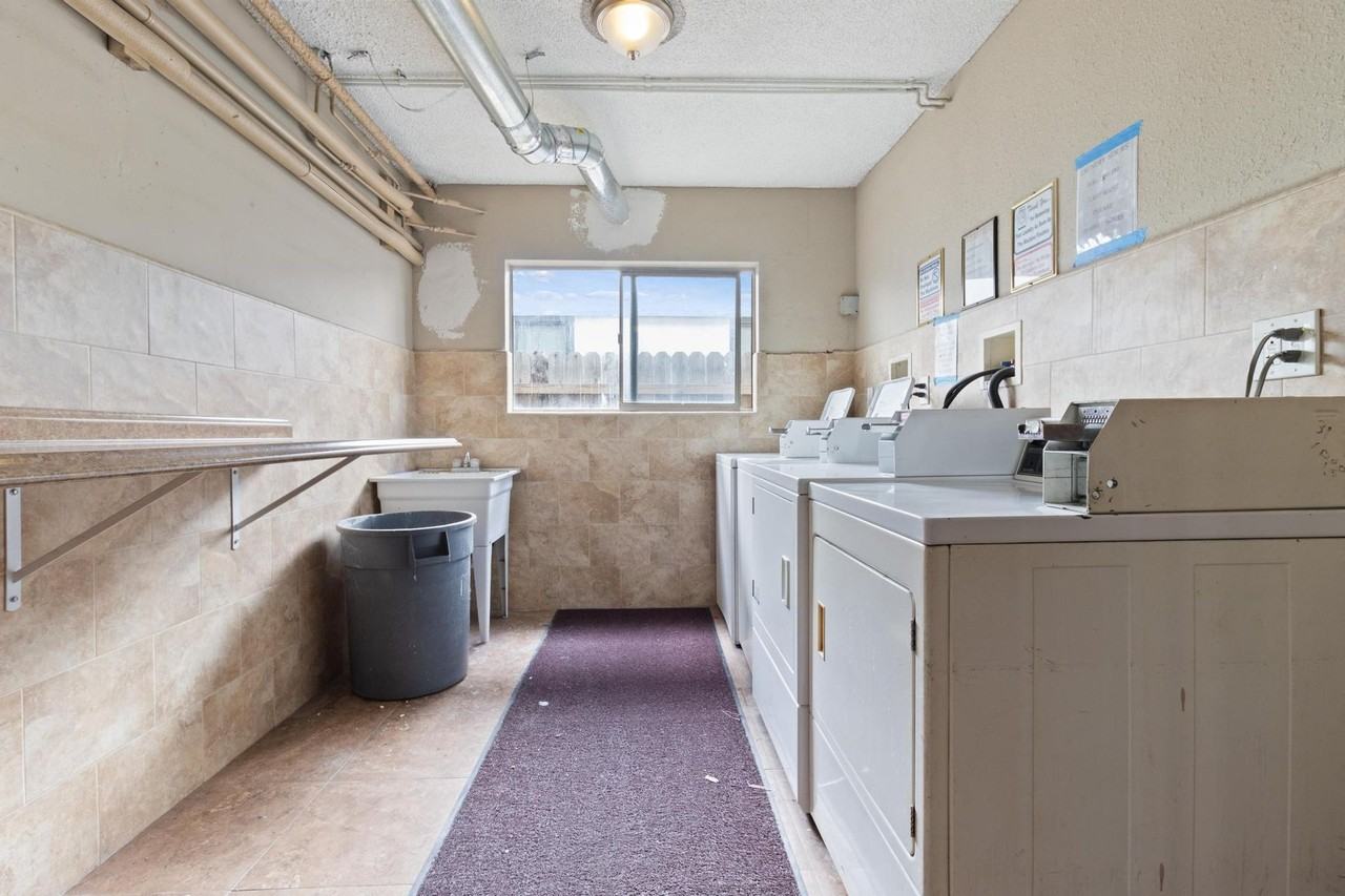 1034 Magnolia Ave - Photo 5 of 6