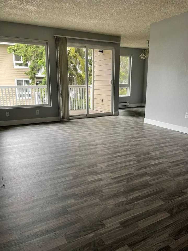 View at the Lake II: New Management + Leasing Specials! Pool, Balcony, Laundry on Site - Photo 7 of 18