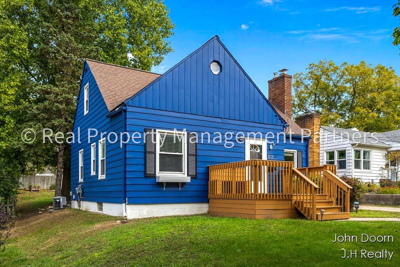 831 Everglade Dr Se - Photo 2 of 47