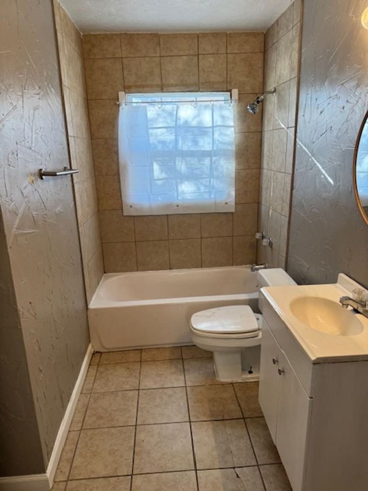 2710 E 3rd St - Photo 5 of 8