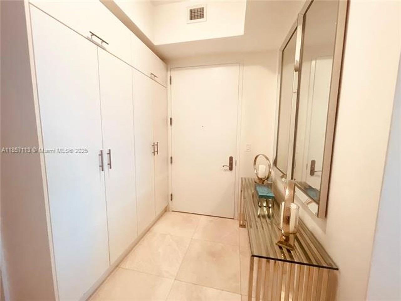 16001 16001 Collins Ave appt 1402 - Photo 3 of 28