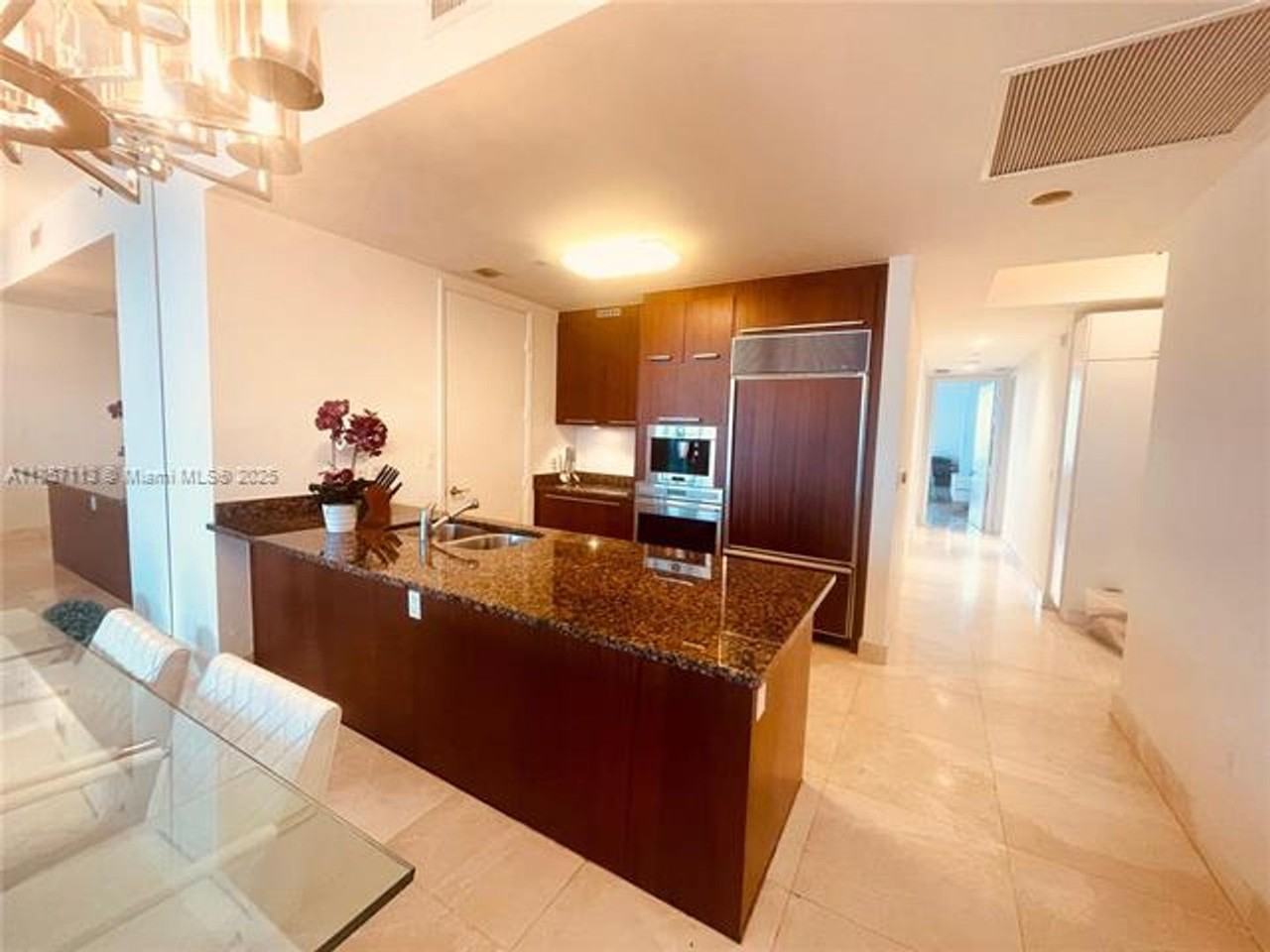 16001 16001 Collins Ave appt 1402 - Photo 4 of 28