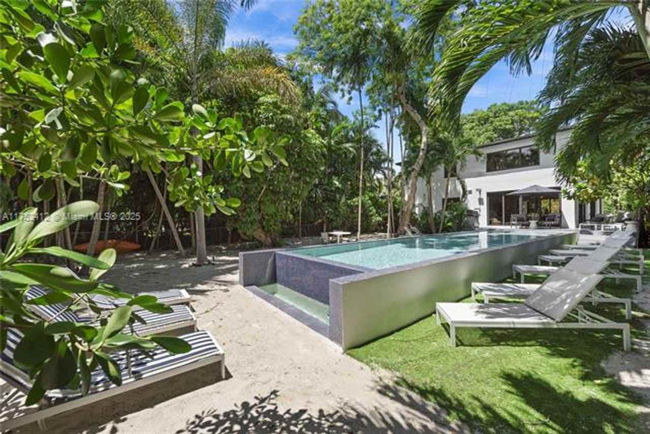 1210 Ne 89th St #0 - Photo 3 of 31