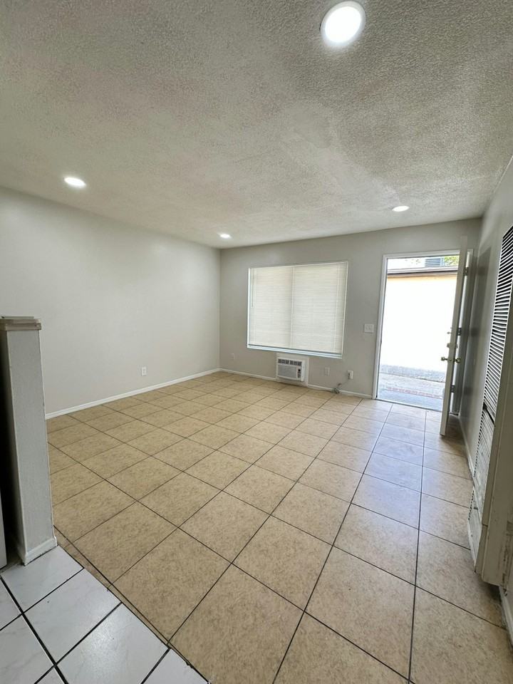 22869 Adrienne Ave, Unit 1 - Photo 4 of 8