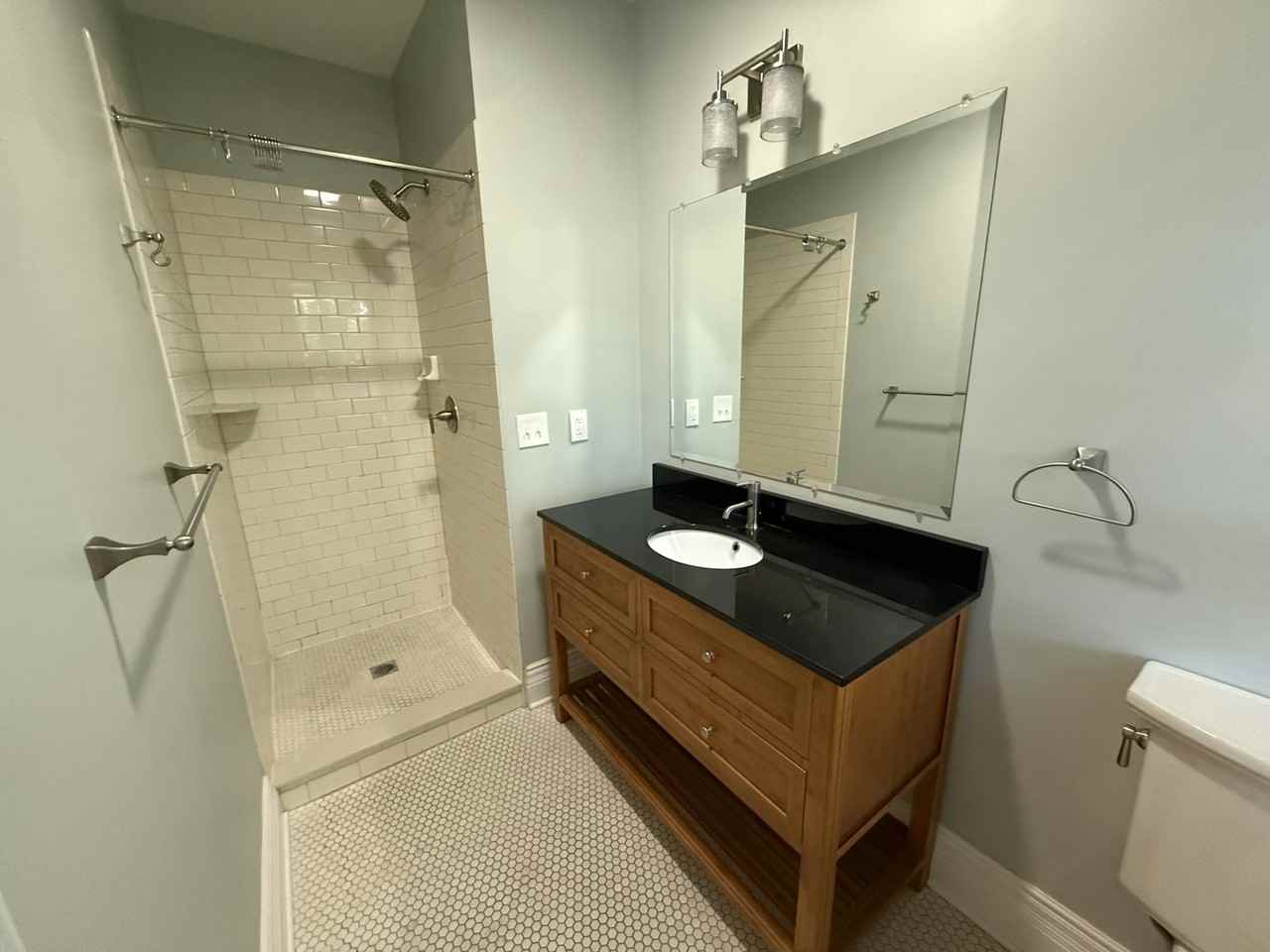 201 W Huron St, Unit H - Photo 4 of 8