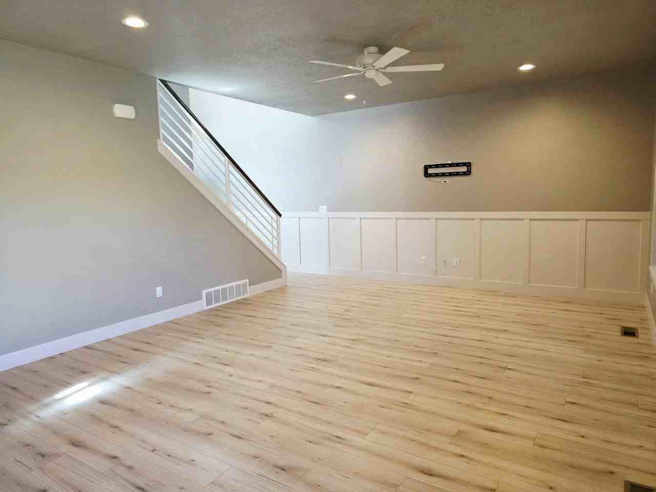 9051 North Clubhouse Lane - Photo 5 of 33