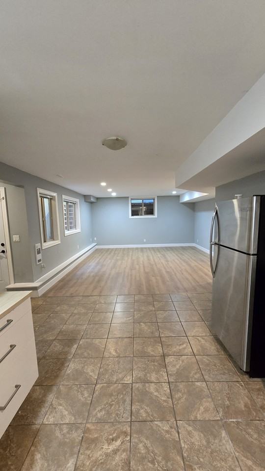 6982 195 Street - Photo 3 of 5