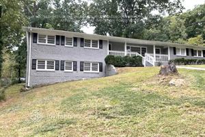 featured image of 2550 Greenwood Cir