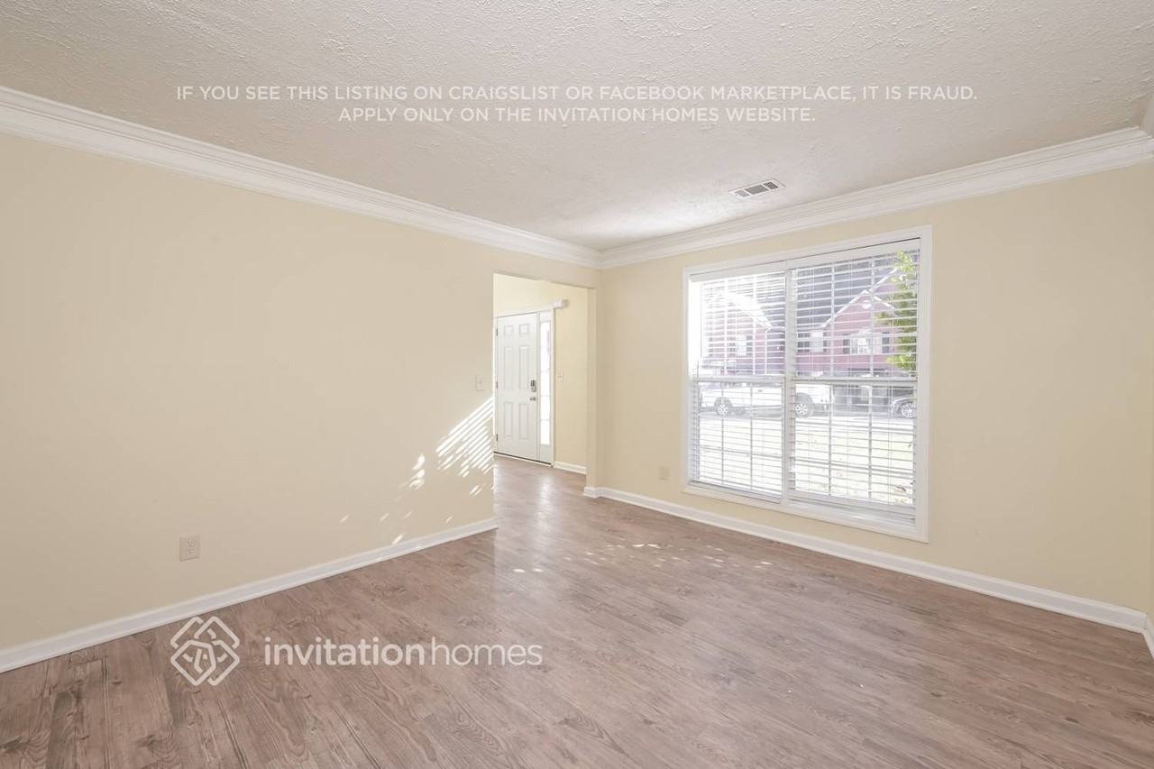 6521 Carriage Lane - Photo 4 of 18