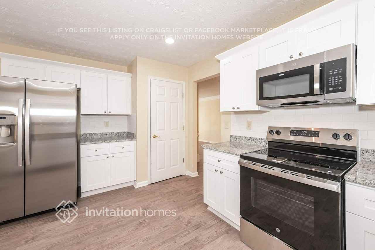 6521 Carriage Lane - Photo 7 of 18