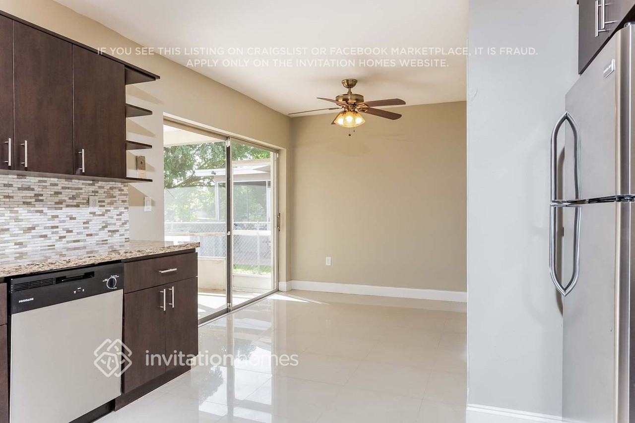 8320 Nw 24th Pl - Photo 6 of 14