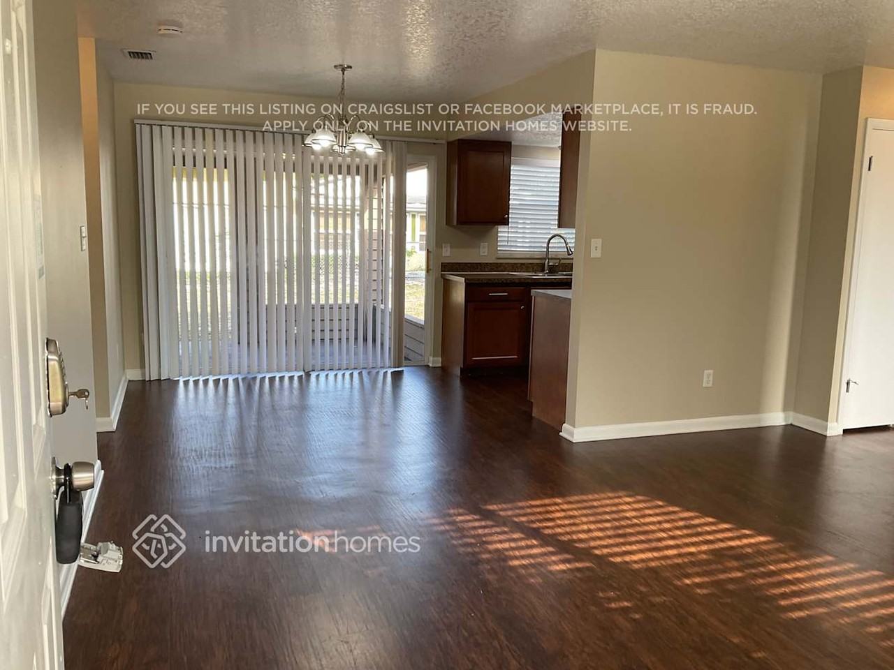 2401 Driftwood Dr - Photo 2 of 18