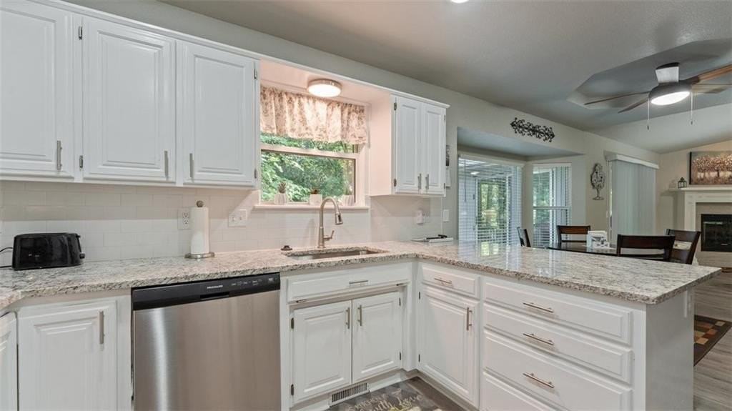 9 Elvendon Dr - Photo 3 of 32