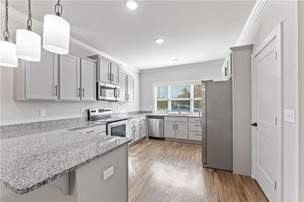 923 Ne Heights Ln - Photo 3 of 32