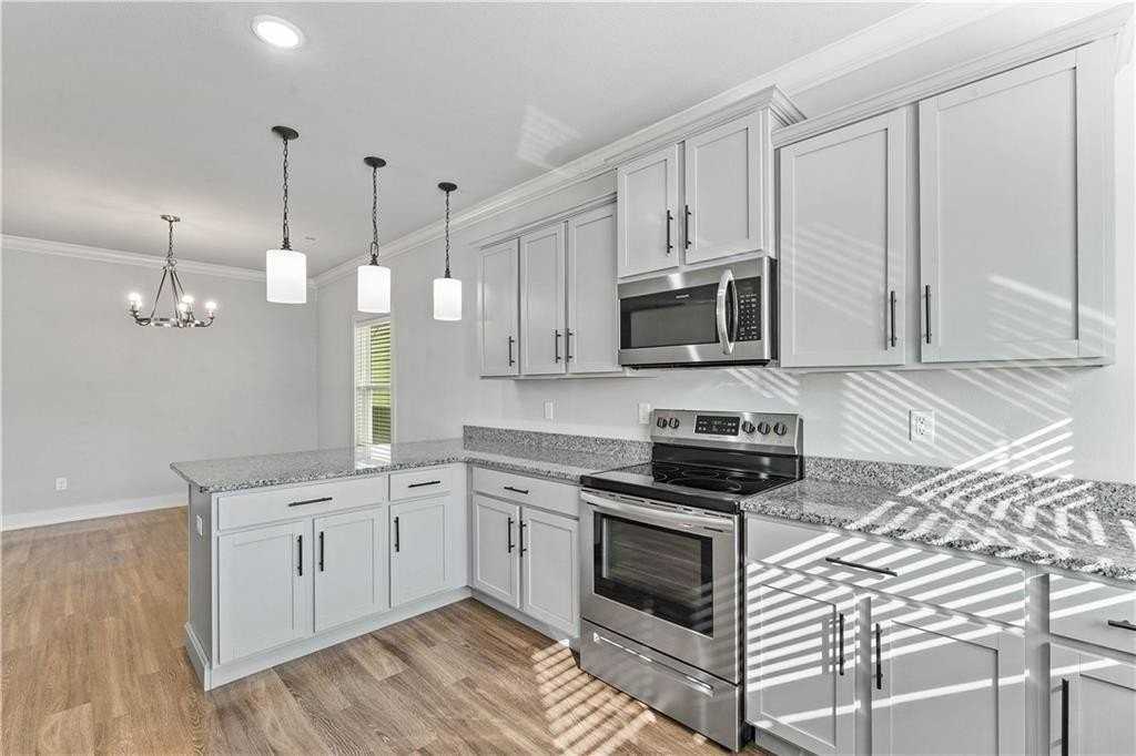 913 Ne Heights Ln - Photo 4 of 33